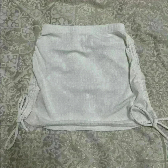 Woman’s white skirt  in size small - Picture 1 of 3
